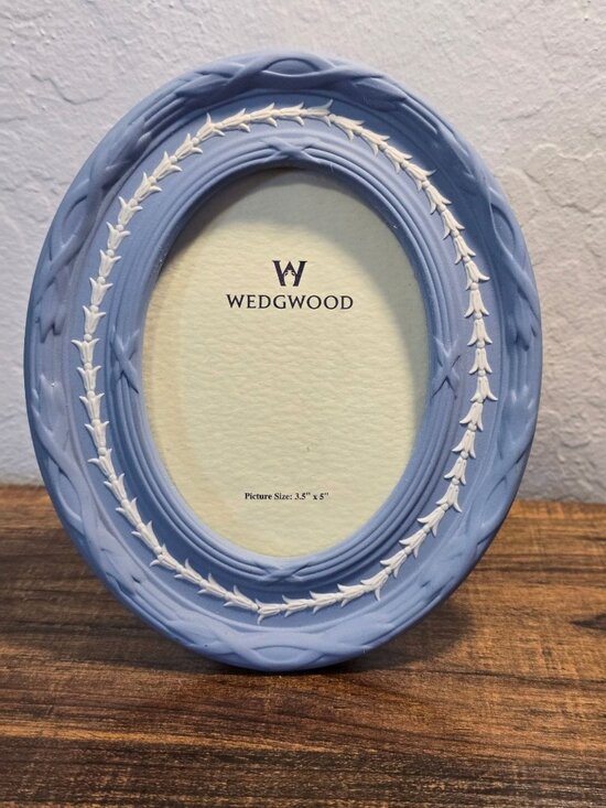Wedgwood Other - Wedgwood Blue Jasperware Oval Picture Frame 3.5"x5" White Laurel Design England